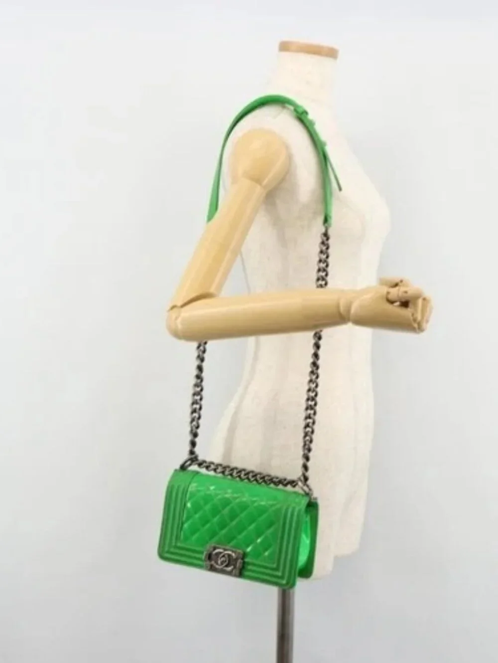 CHANEL Matelasse Chain Shoulder Bag Patent leather Green CC Auth 179242